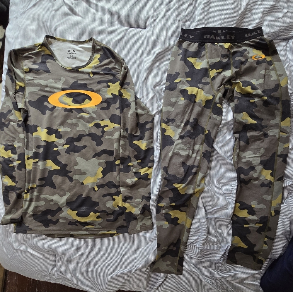 Oakley First Layer Top And Bottom For Snowboarding/Skiing